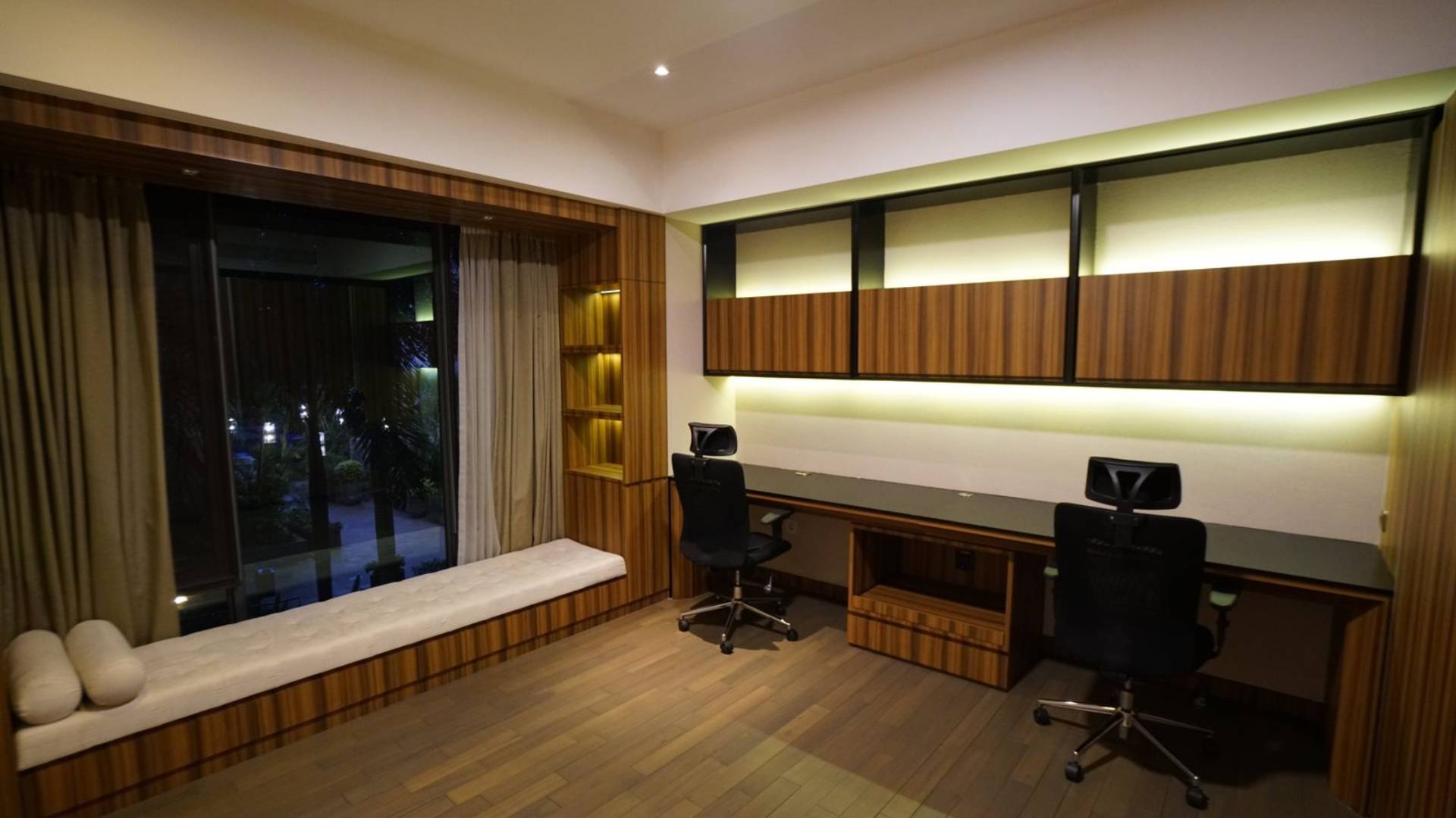 VERDE 0NE-2BR-ROOM OFFICE