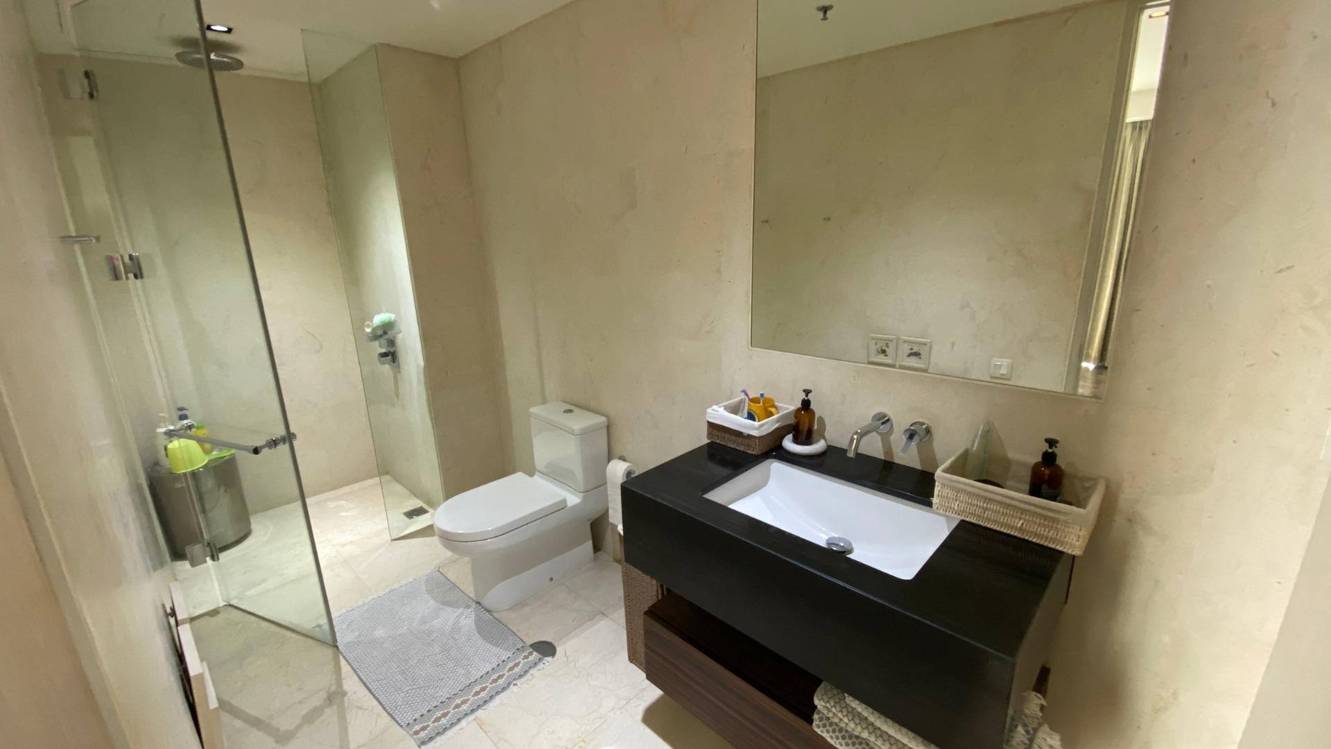 VERDE 0NE-3BR-BATHROOM 2