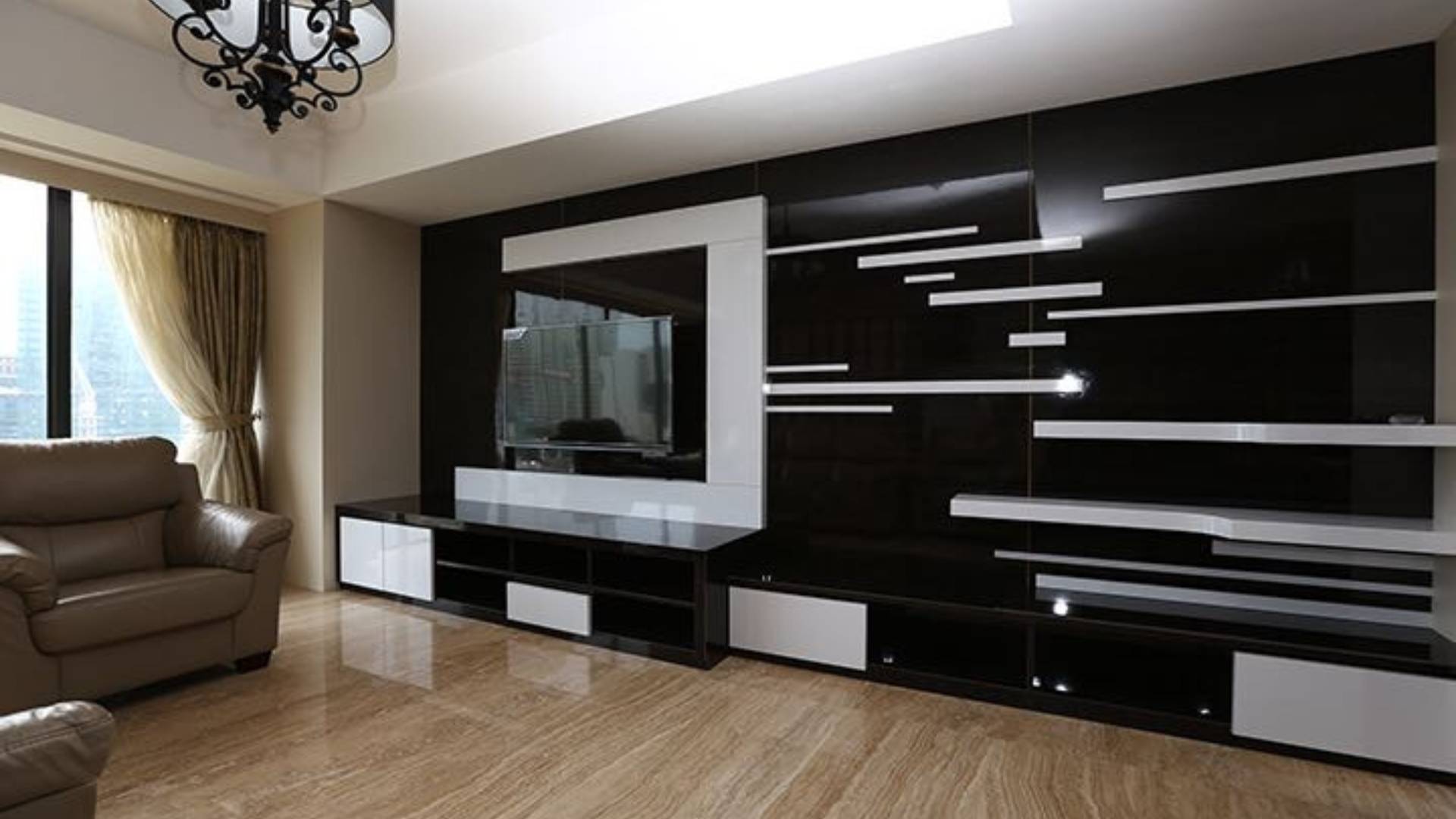 VERDE 0NE-3BR-CABINET TV ON LIVING ROOM