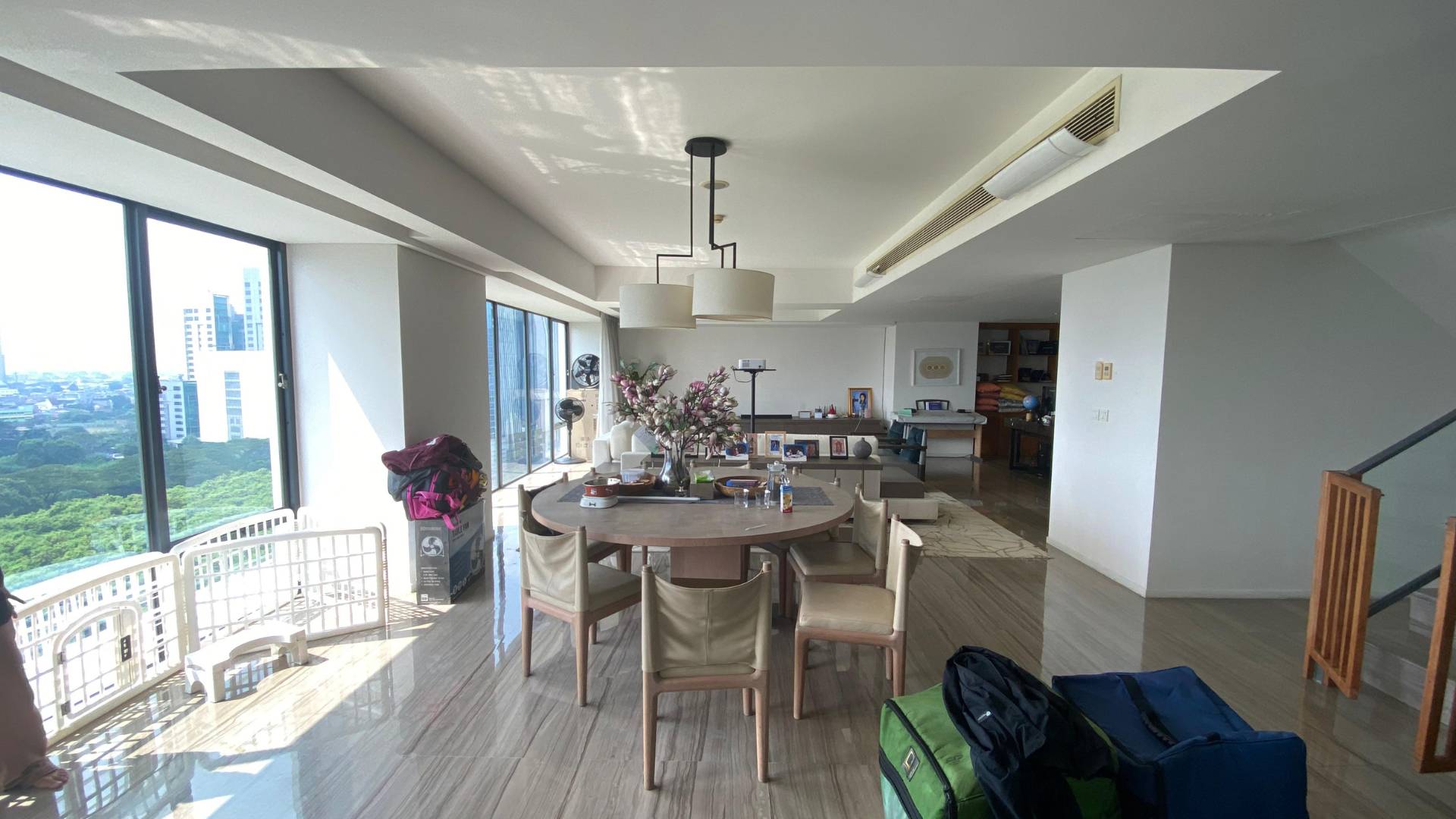 VERDE 0NE-3BR-DINING AREA OPEN SPACE