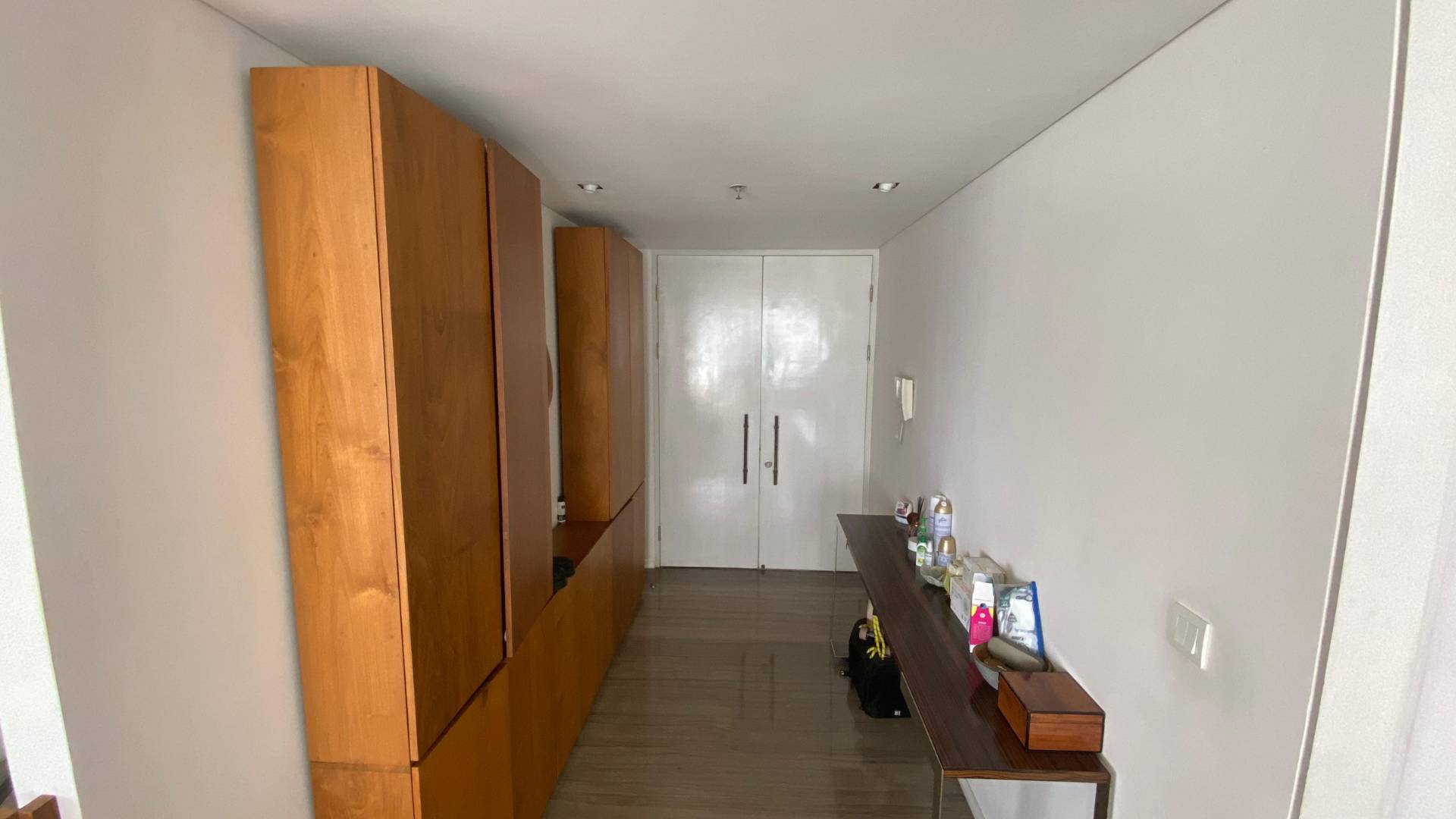 VERDE 0NE-3BR-FOYER AREA