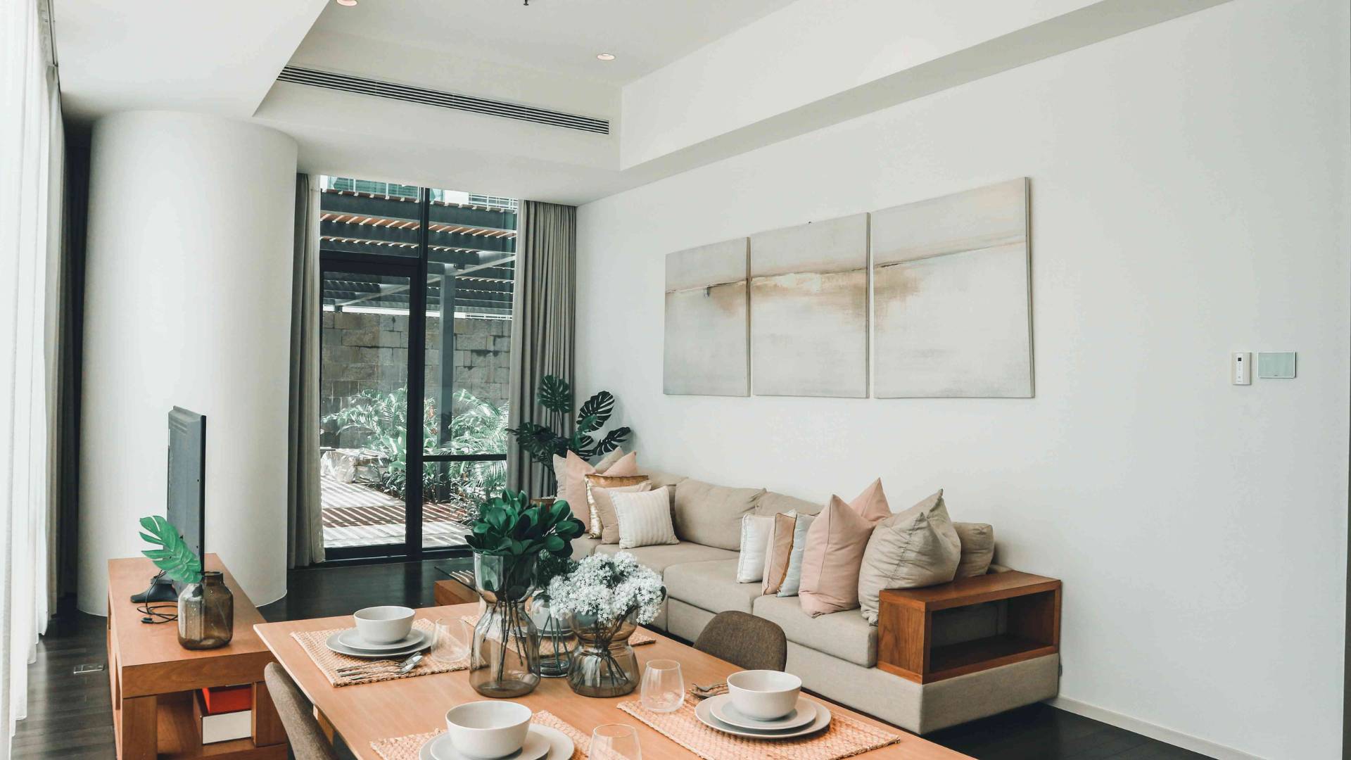 VERDE 0NE-3BR-LIVING & DINING AREA