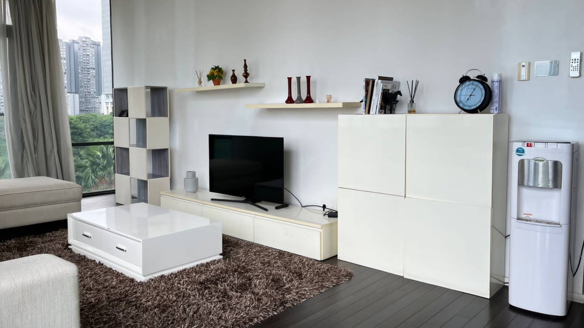 VERDE ONE-3BR-LIVING ROOM