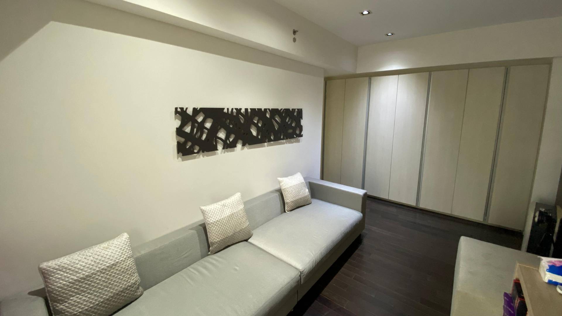 VERDE 0NE-3BR-SECOND LIVING ROOM