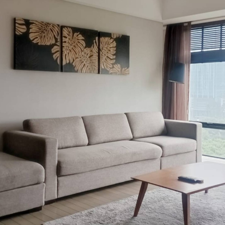 VERDE ONE-3BR-SOFA ON LIVING ROOM