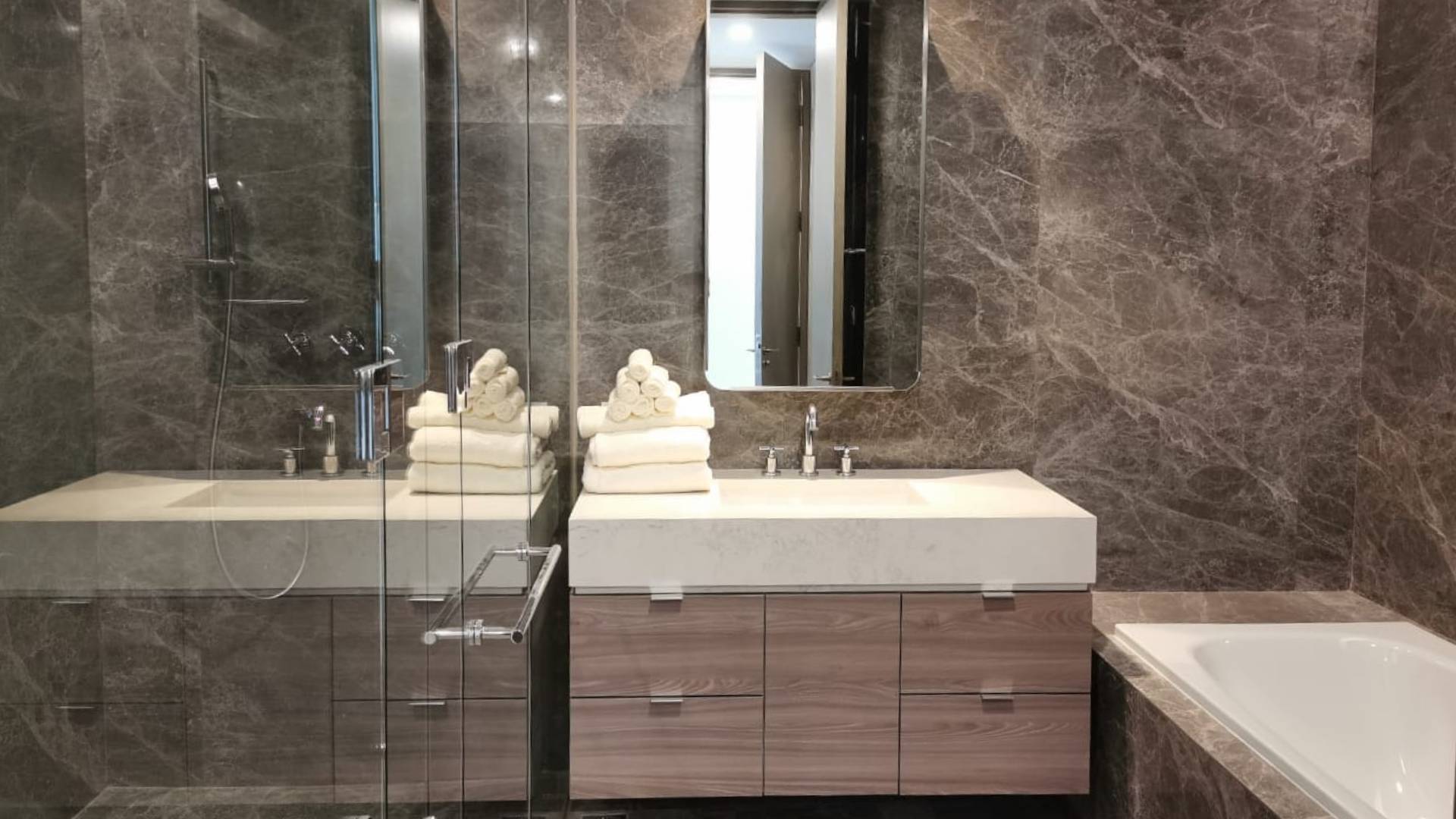 VERDE TWO-TERRAVERDE-2BR-MASTER BATHROOM