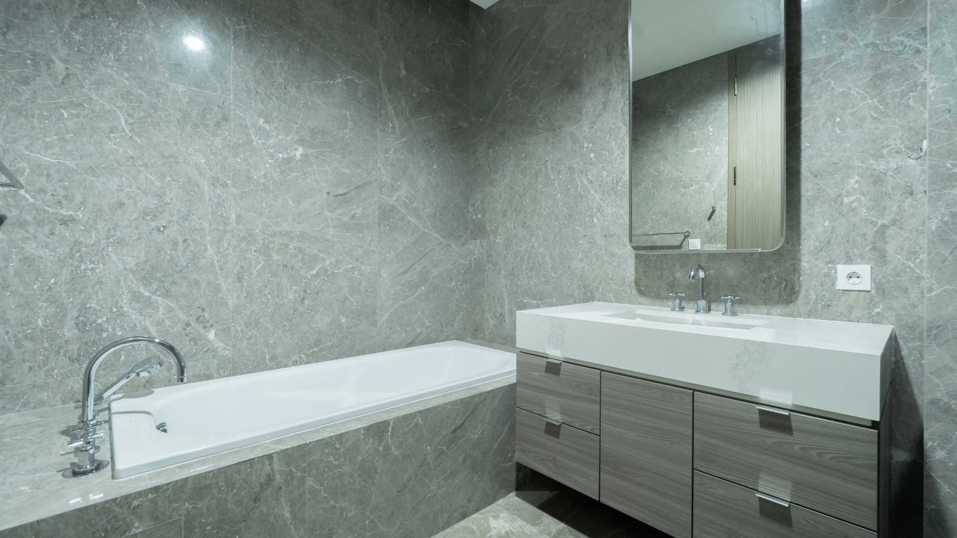 Verde Two-2BR-Bathtub