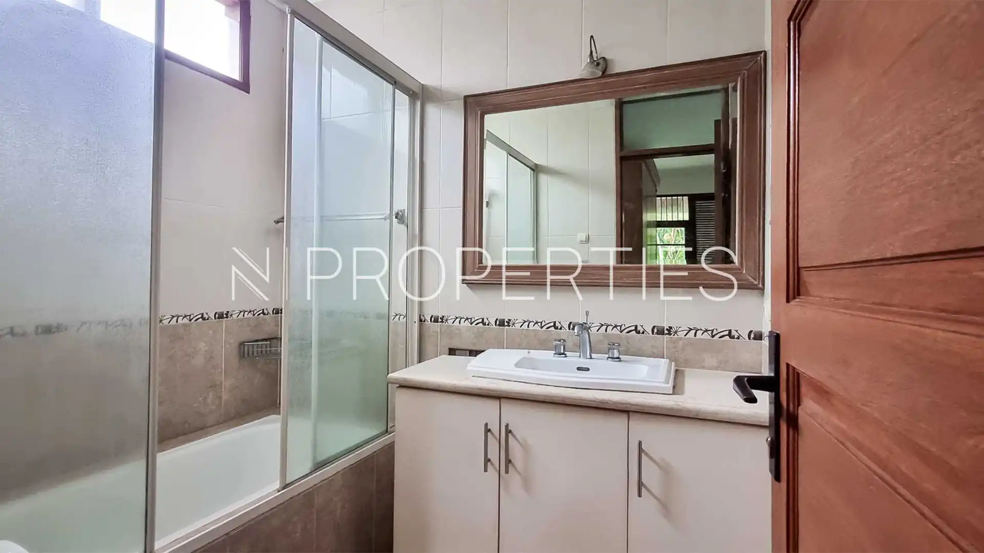 Bungur no.18-5BR-Bathroom 1