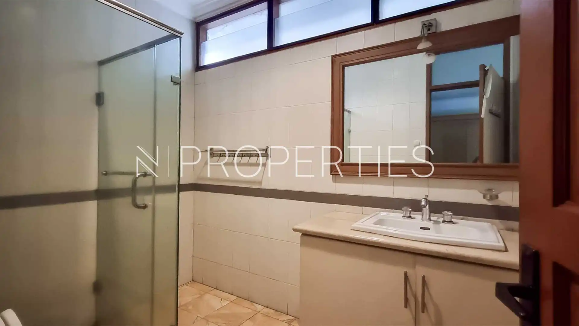 Bungur no.18-5BR-Bathroom 2