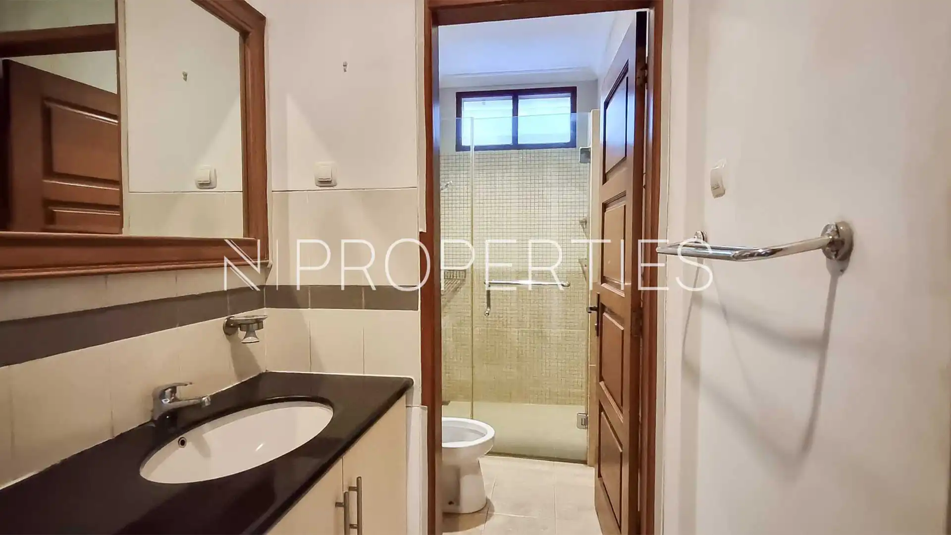 Bungur no.18-5BR-Bathroom 3