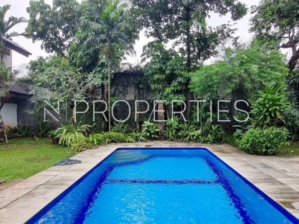 Bungur no.18-5BR-Swimming Pool