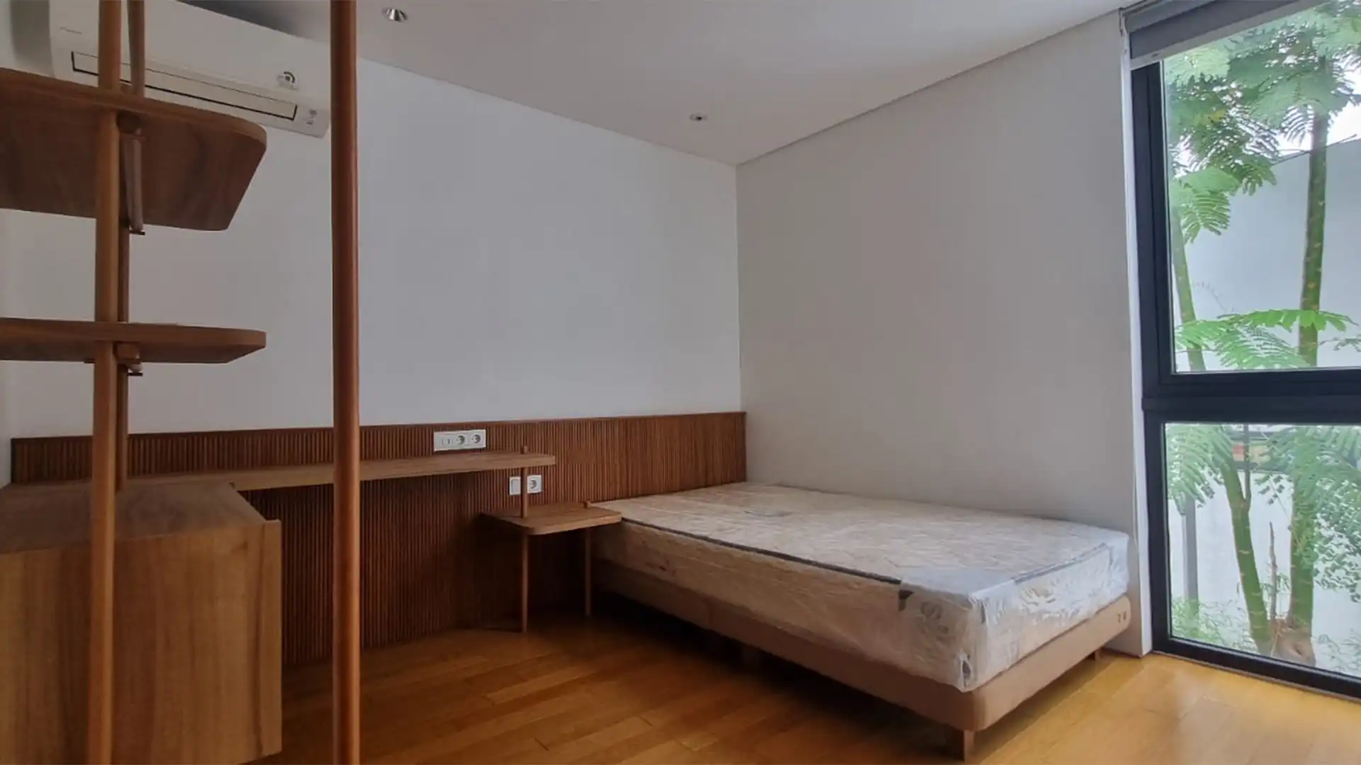 Cilandak-3BR-Bedroom 1 (2)