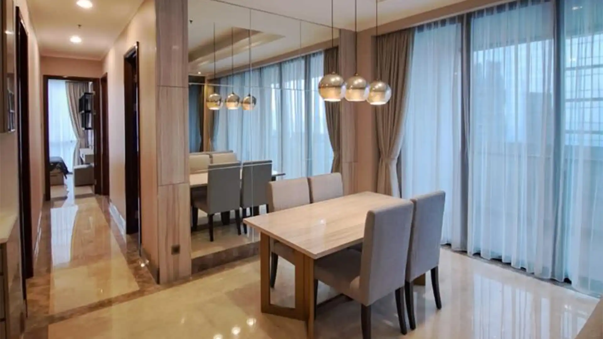 District 8-3BR-Dining Area