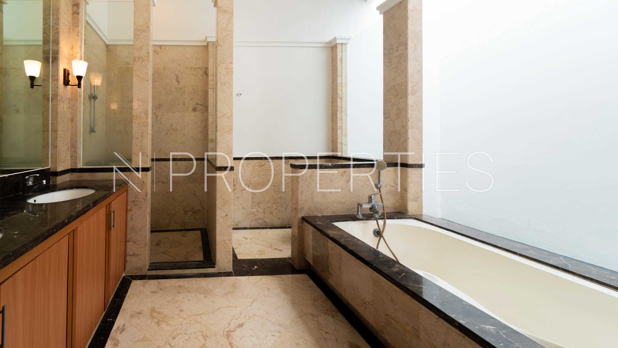 Kecapi 8-4BR-Bathroom 1