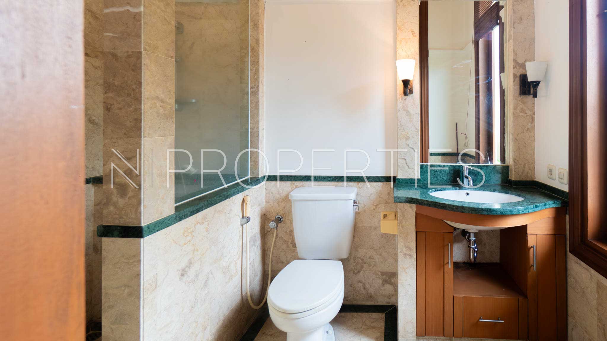 Kecapi 8-4BR-Bathroom 2