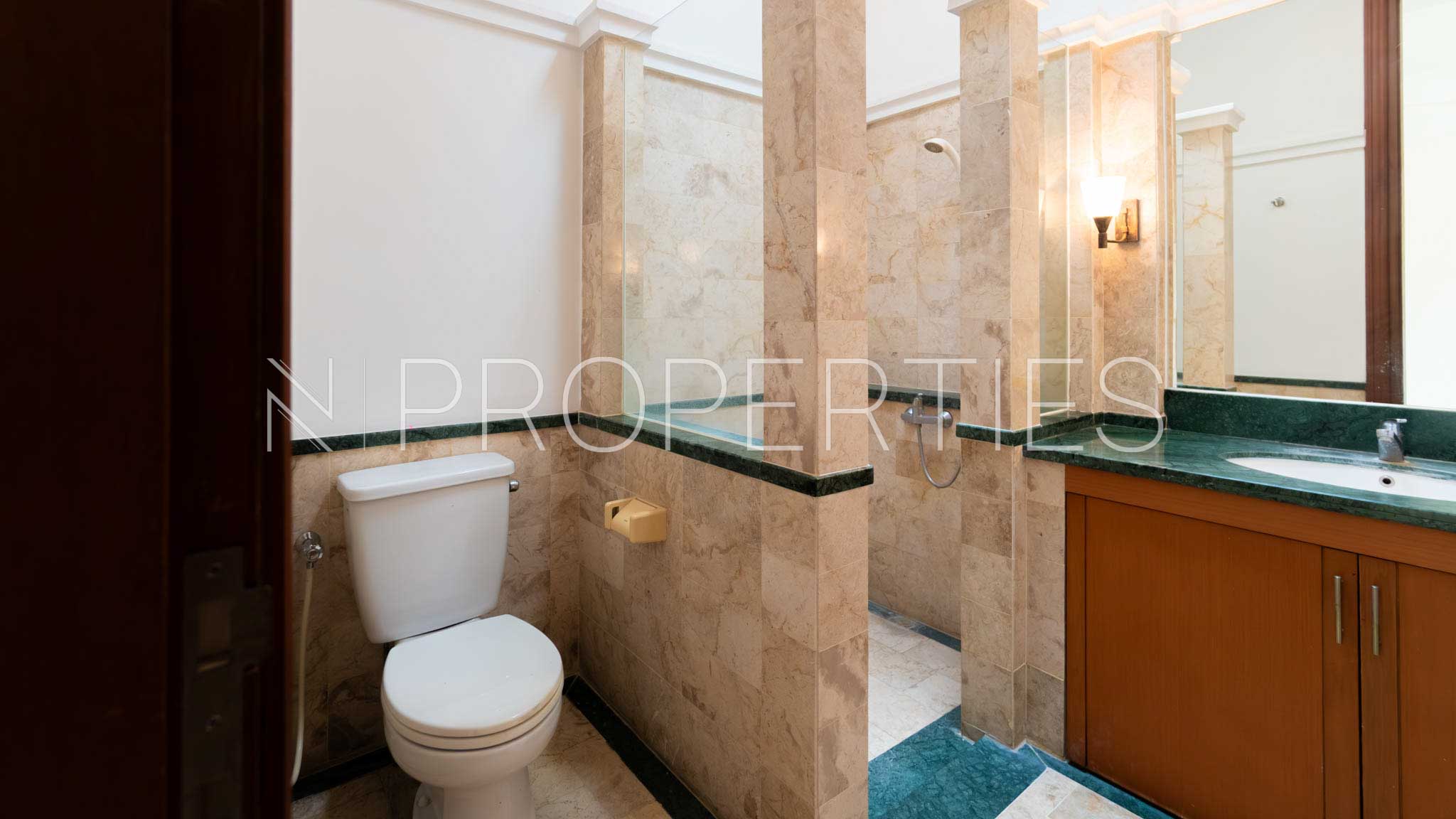 Kecapi 8-4BR-Bathroom