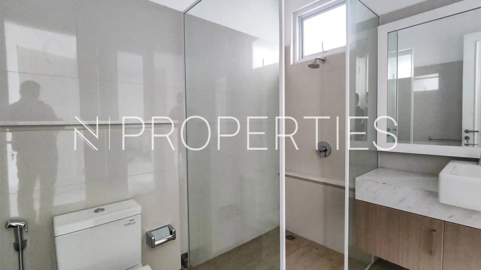 Kemang-4BR-Bathroom 3