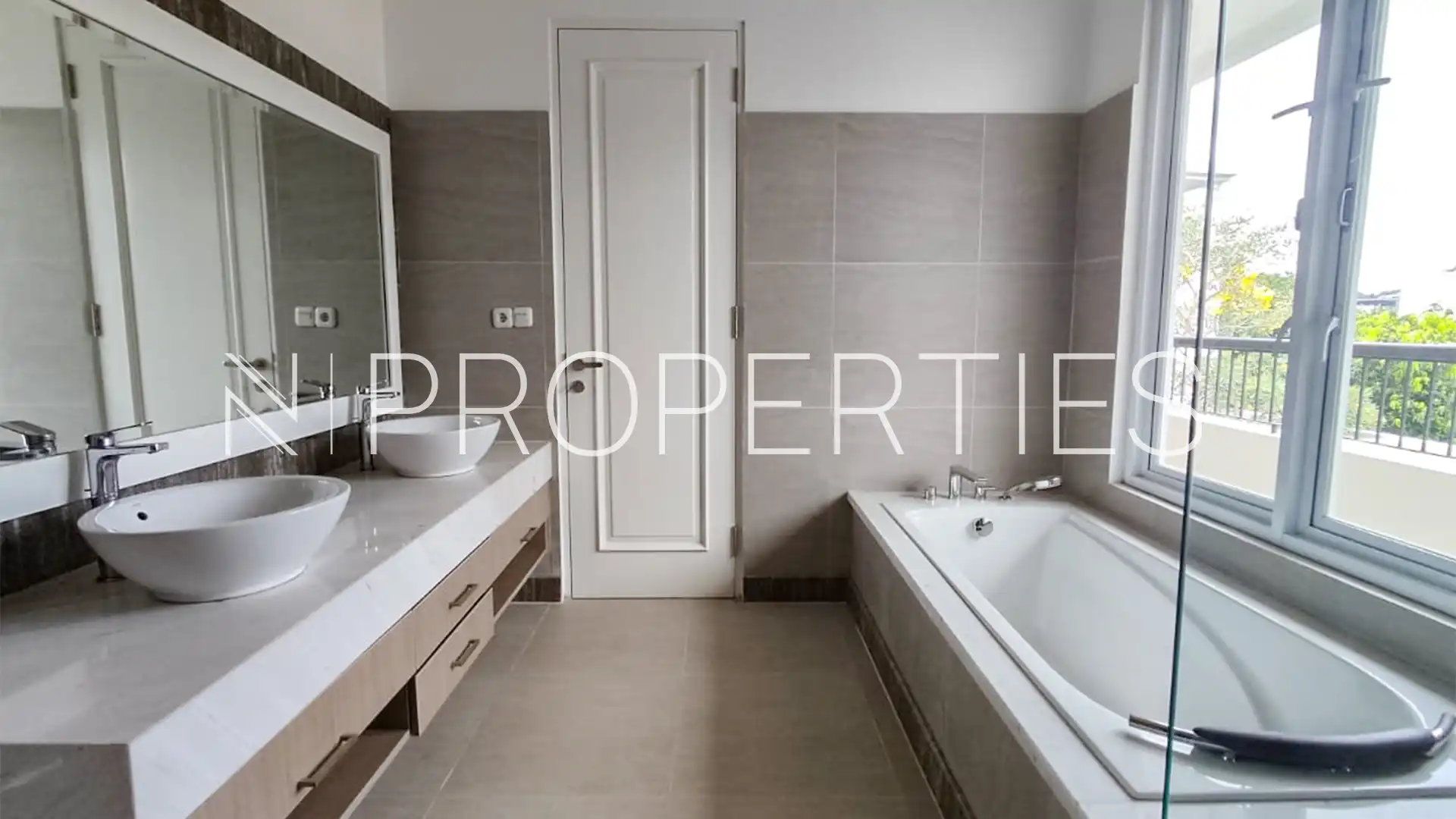 Kemang-4BR-Bathroom 4