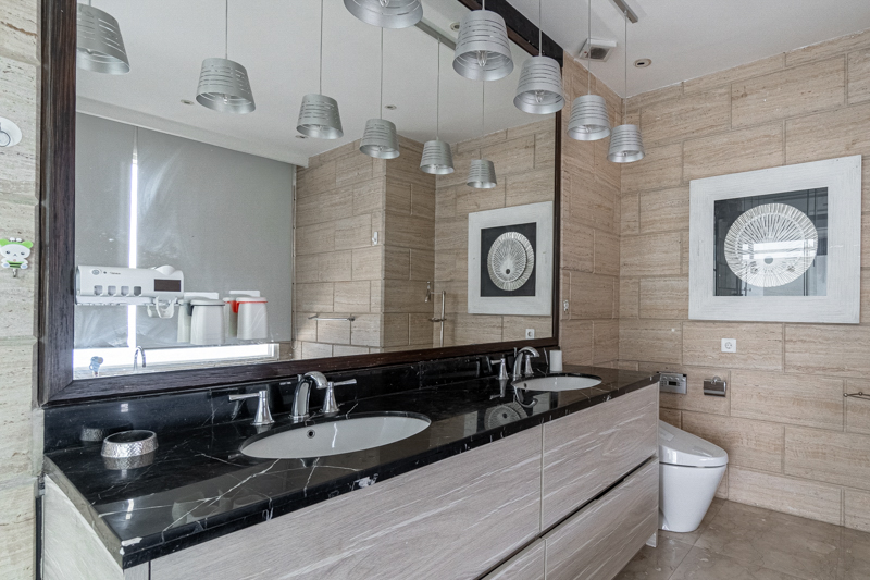 Kempinski Private Residence-2BR-Bathroom