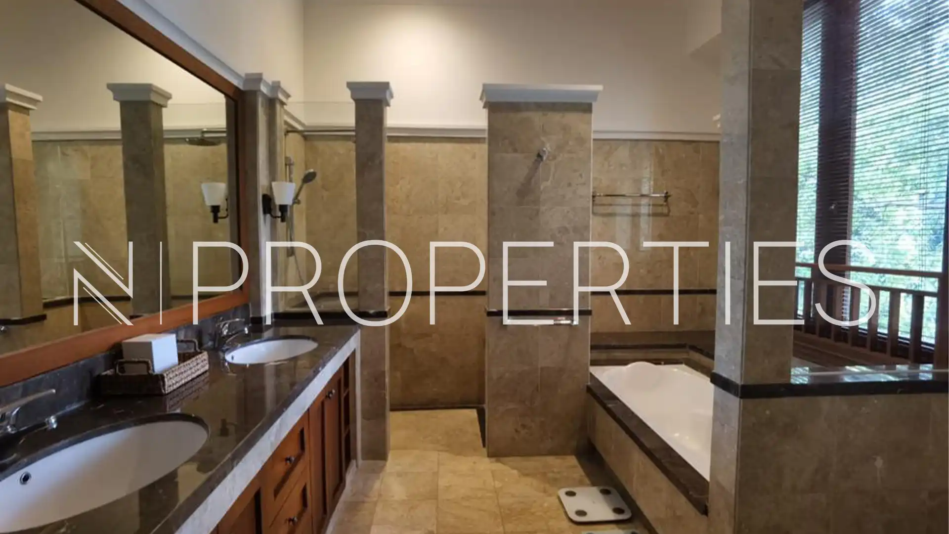 Kencana Permai 8 No.17-5BR-Bathroom 1