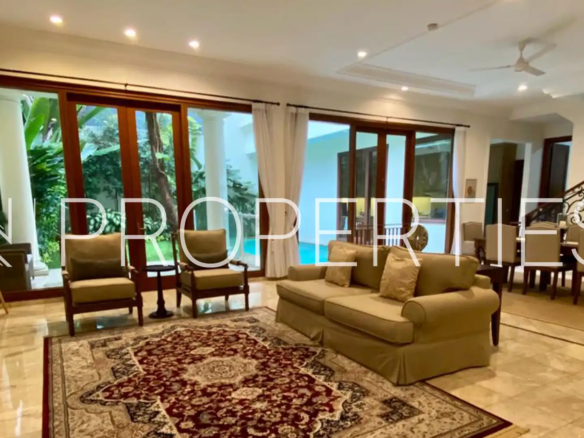 Kencana Permai 8 No.17-5BR-Living Area