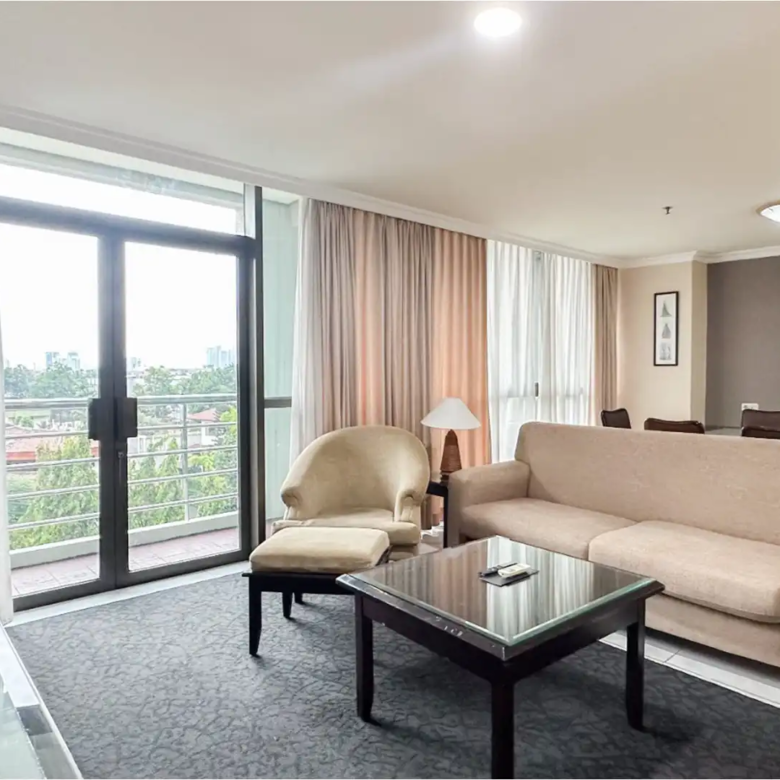 Hotel Kristal-3BR-Living Area