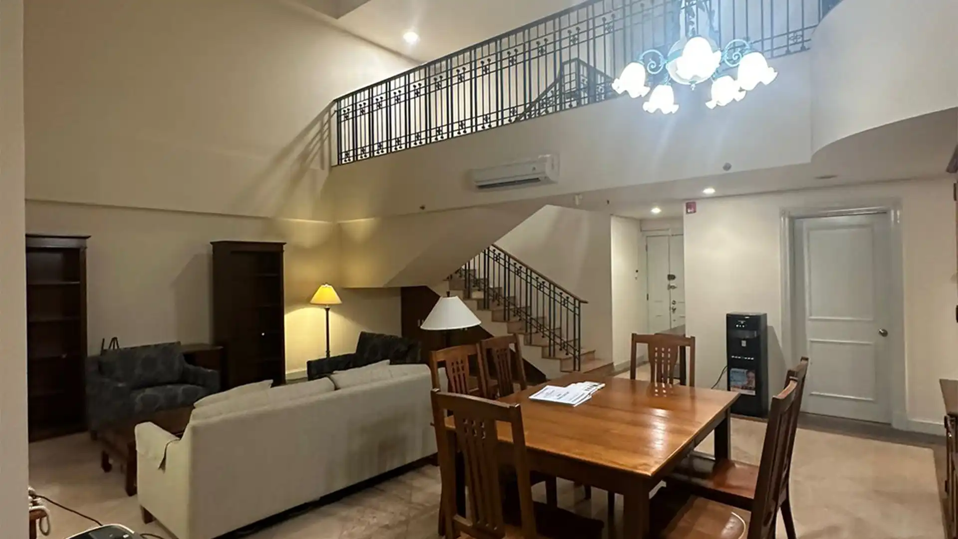 Menteng-3BR-Dining & Living Area