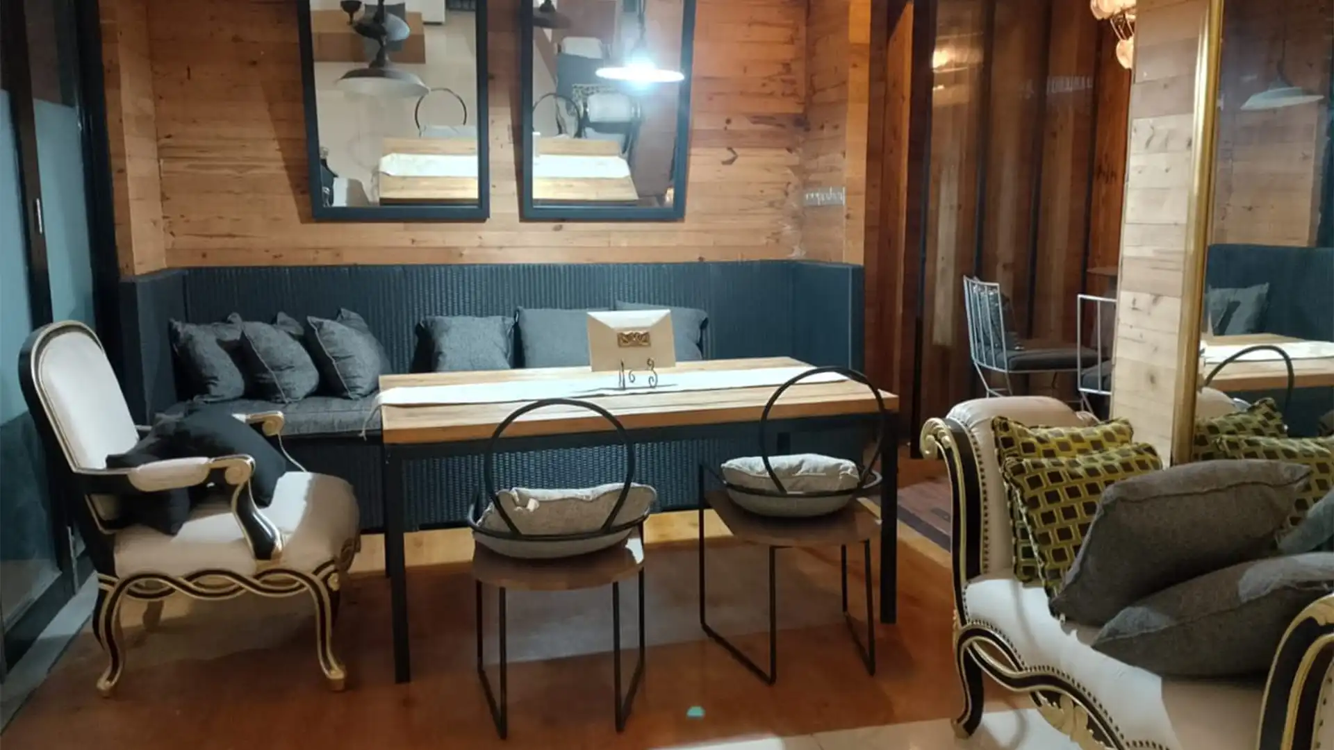Permata Intan-3BR-Dining Area (2)
