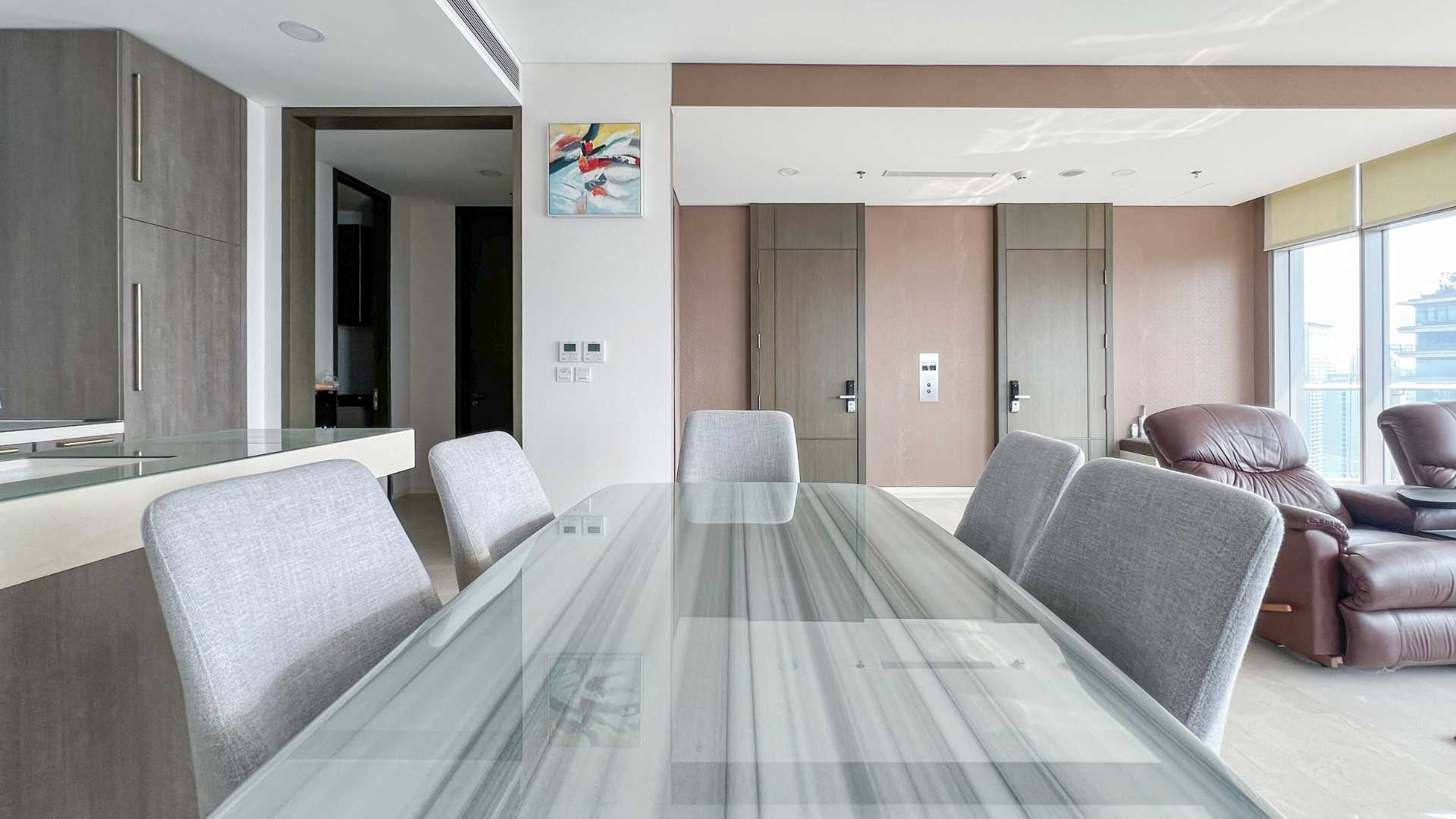 Two Verde Monteverde-3BR-Dining table