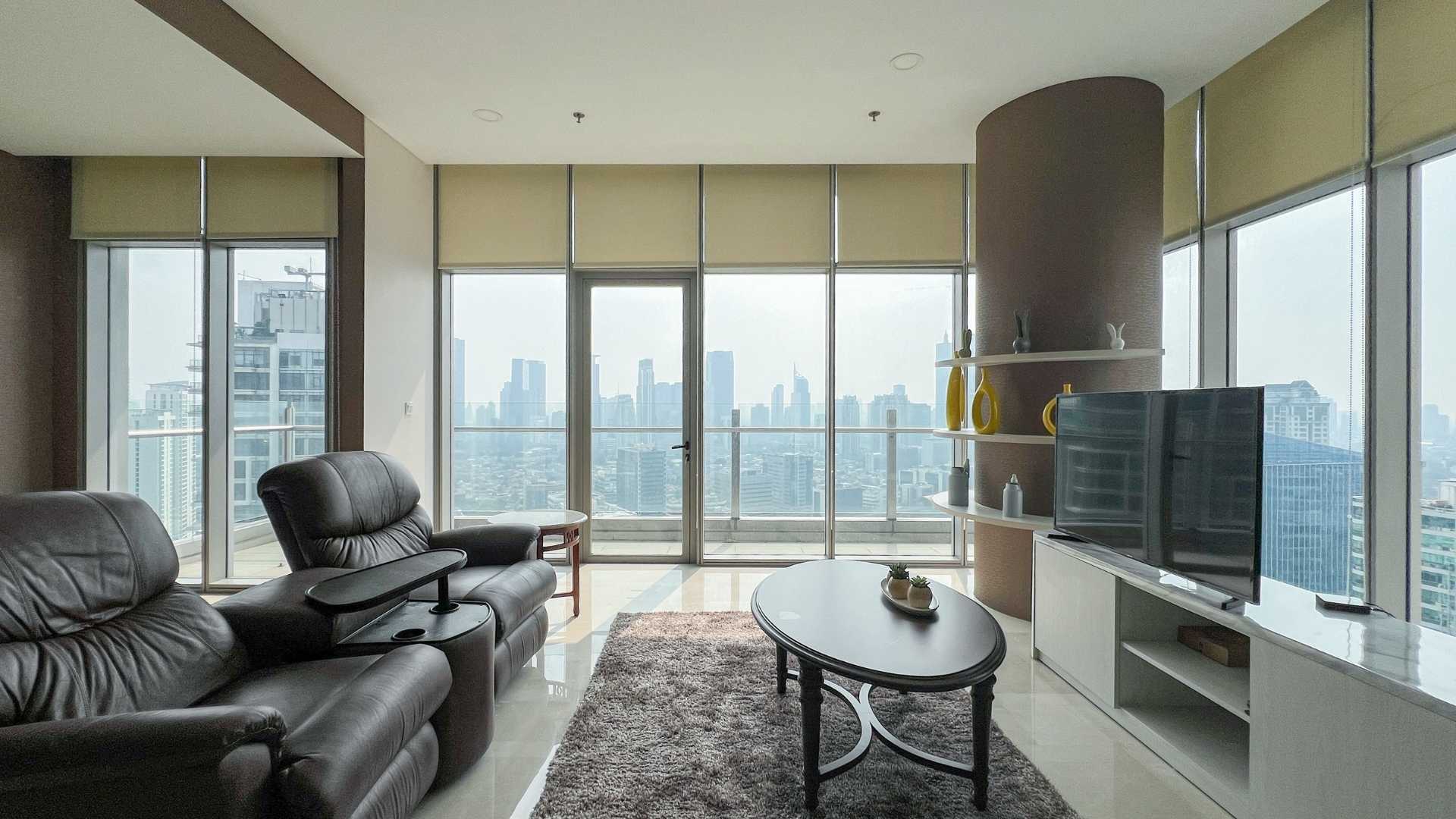 Two Verde Monteverde-3BR-Living area window