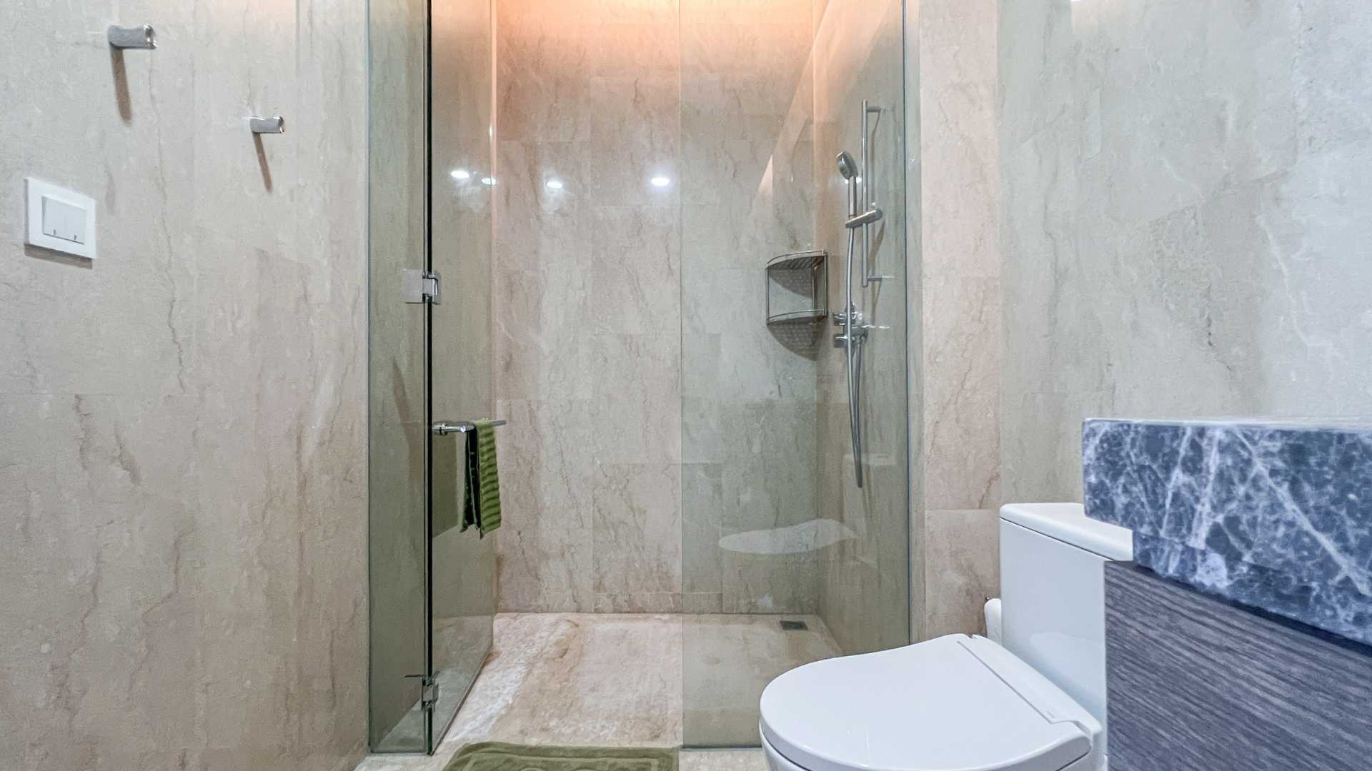 Two Verde Monteverde-3BR-Shower detail