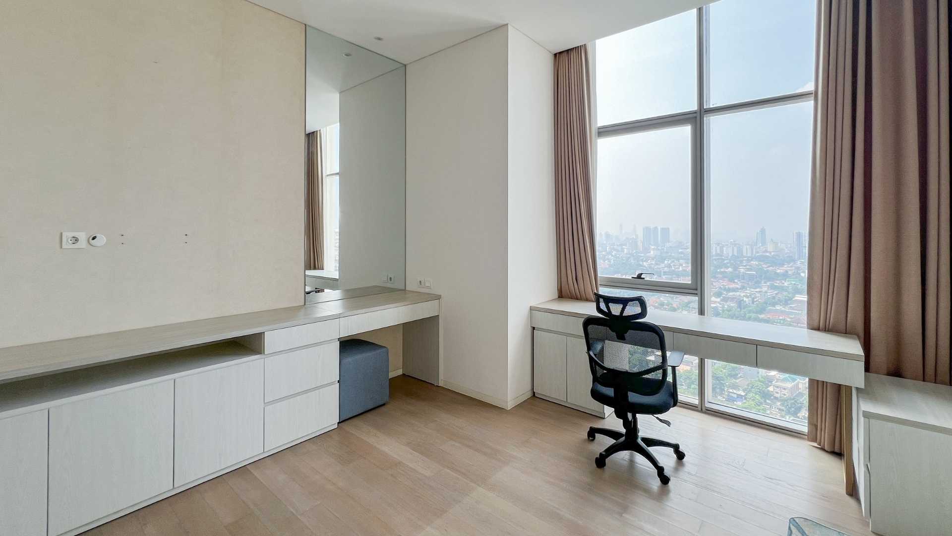 Two Verde Monteverde-3BR-Working table