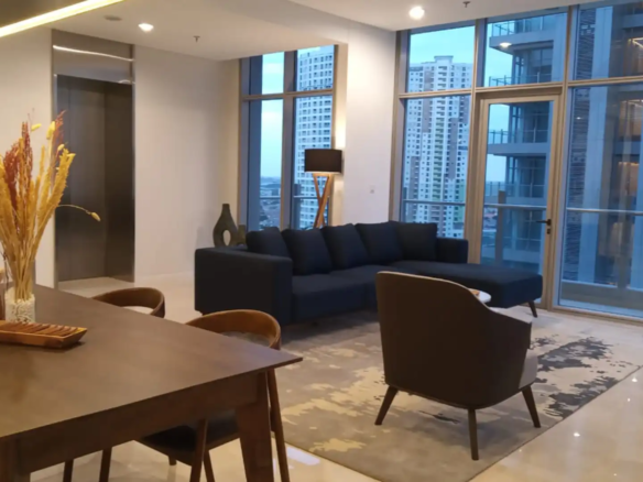 Verde Two-3BR-Dining & Living Area