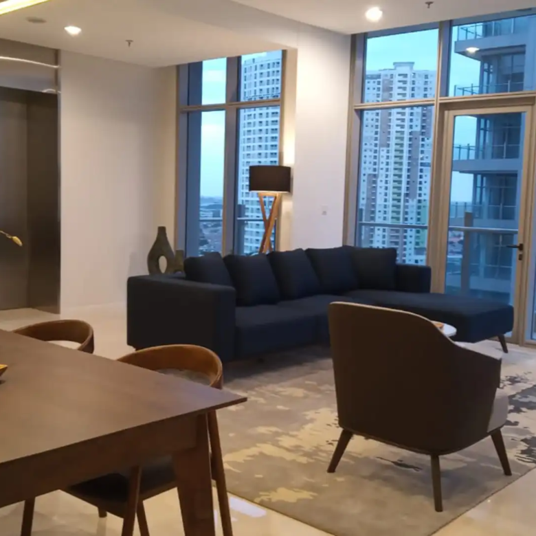 Verde Two-3BR-Dining & Living Area