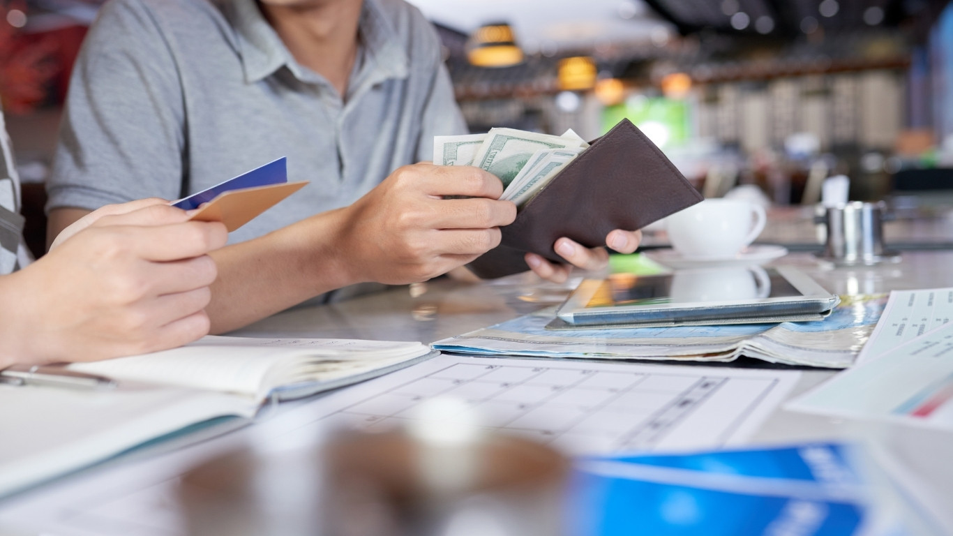 How to Exchange Currency Safely in Jakarta