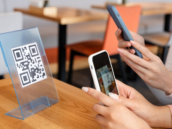 scan qris with e wallets indonesia