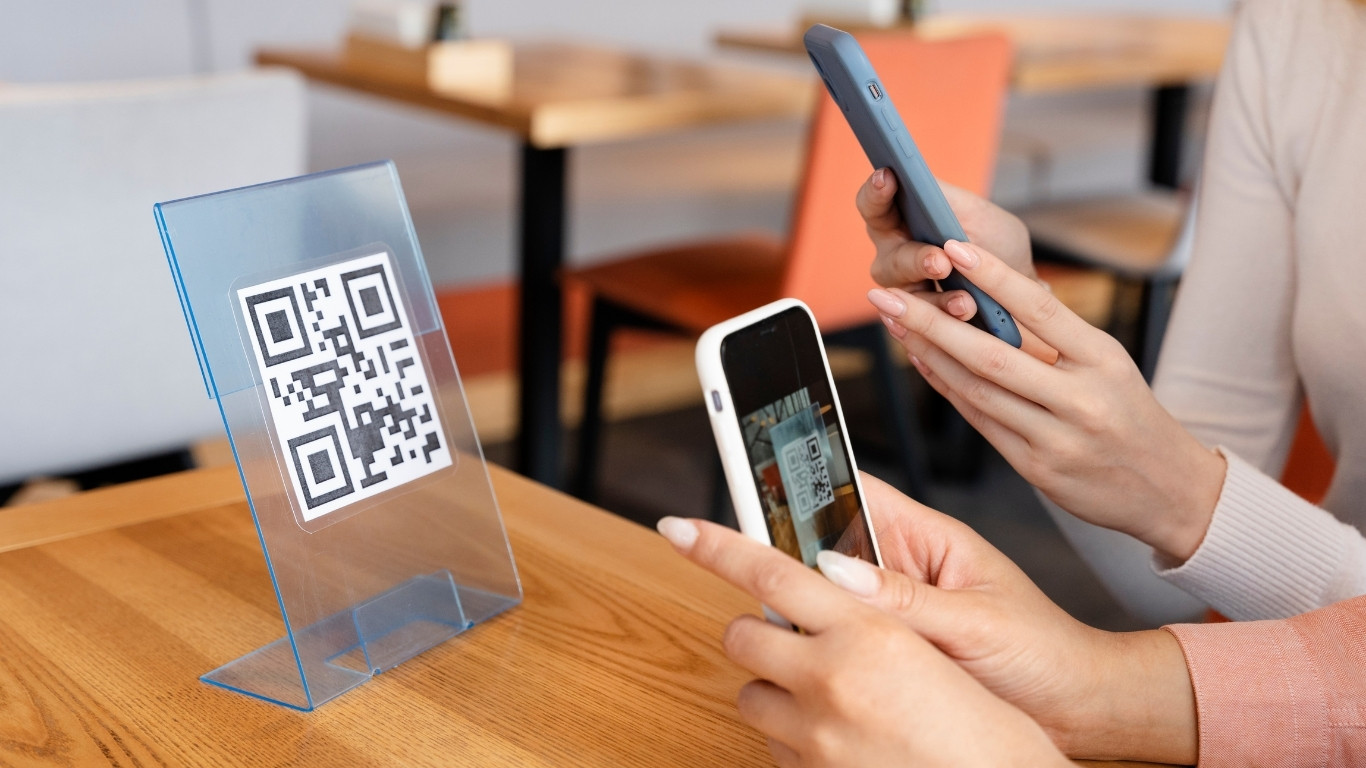 scan qris with e wallets indonesia