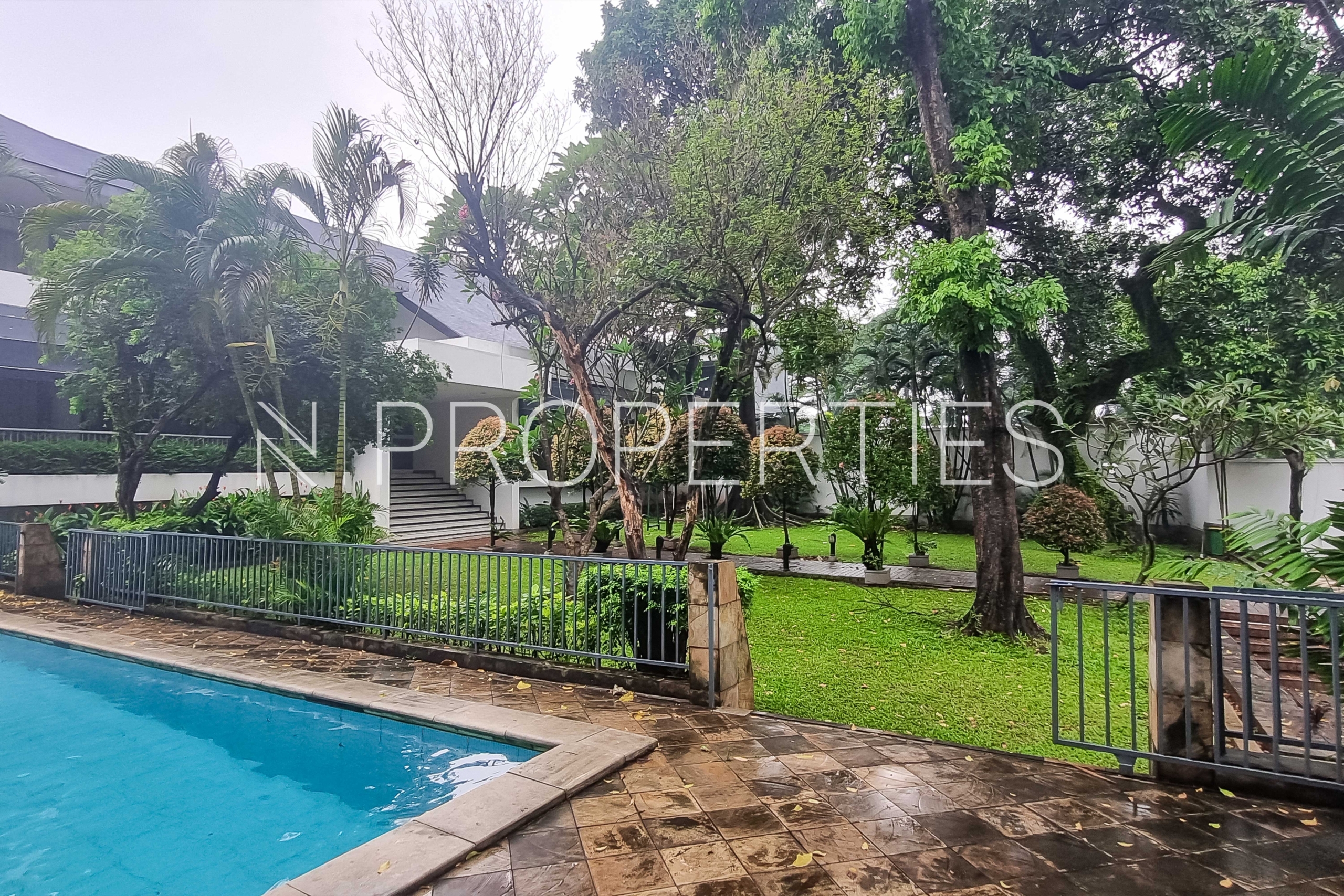 11 Expansive Family Estate at Kemang