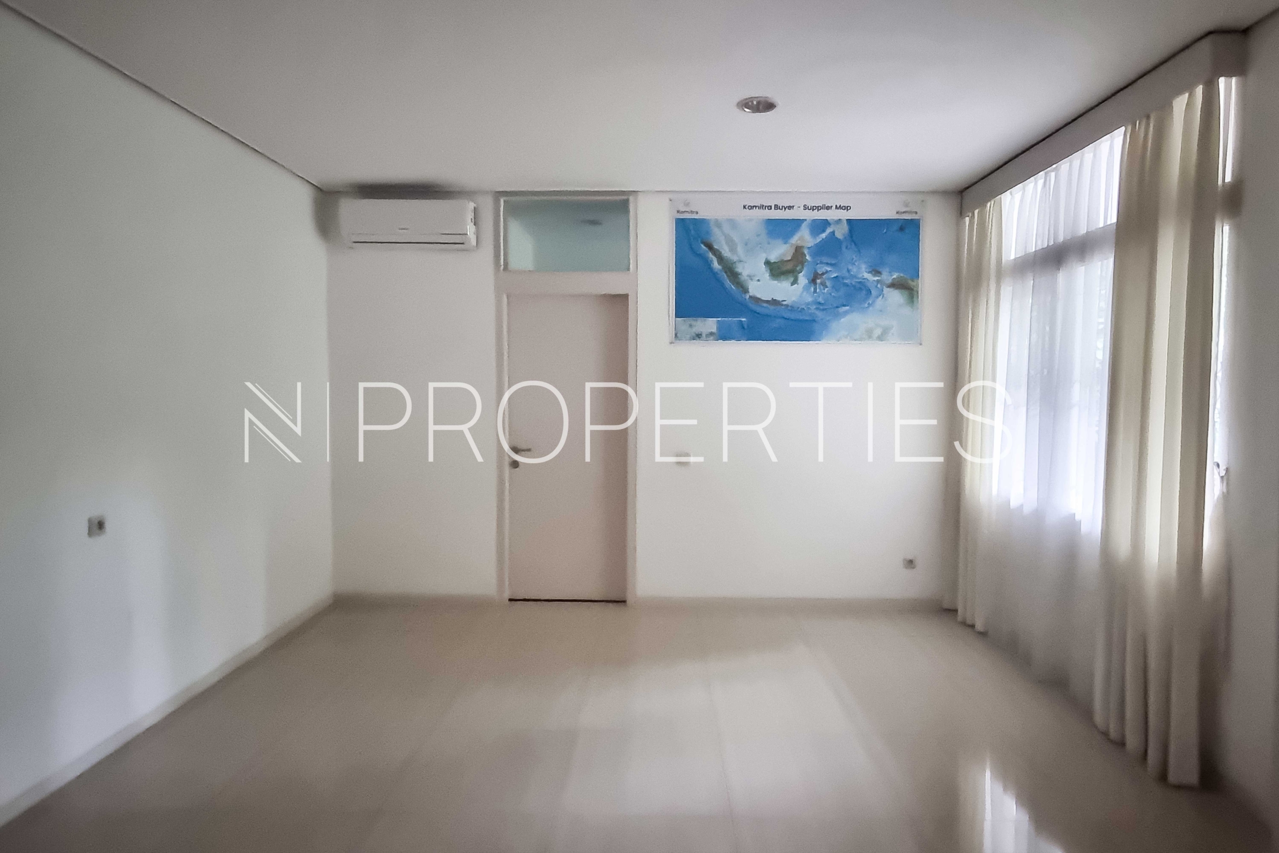 20 Expansive Family Estate at Kemang