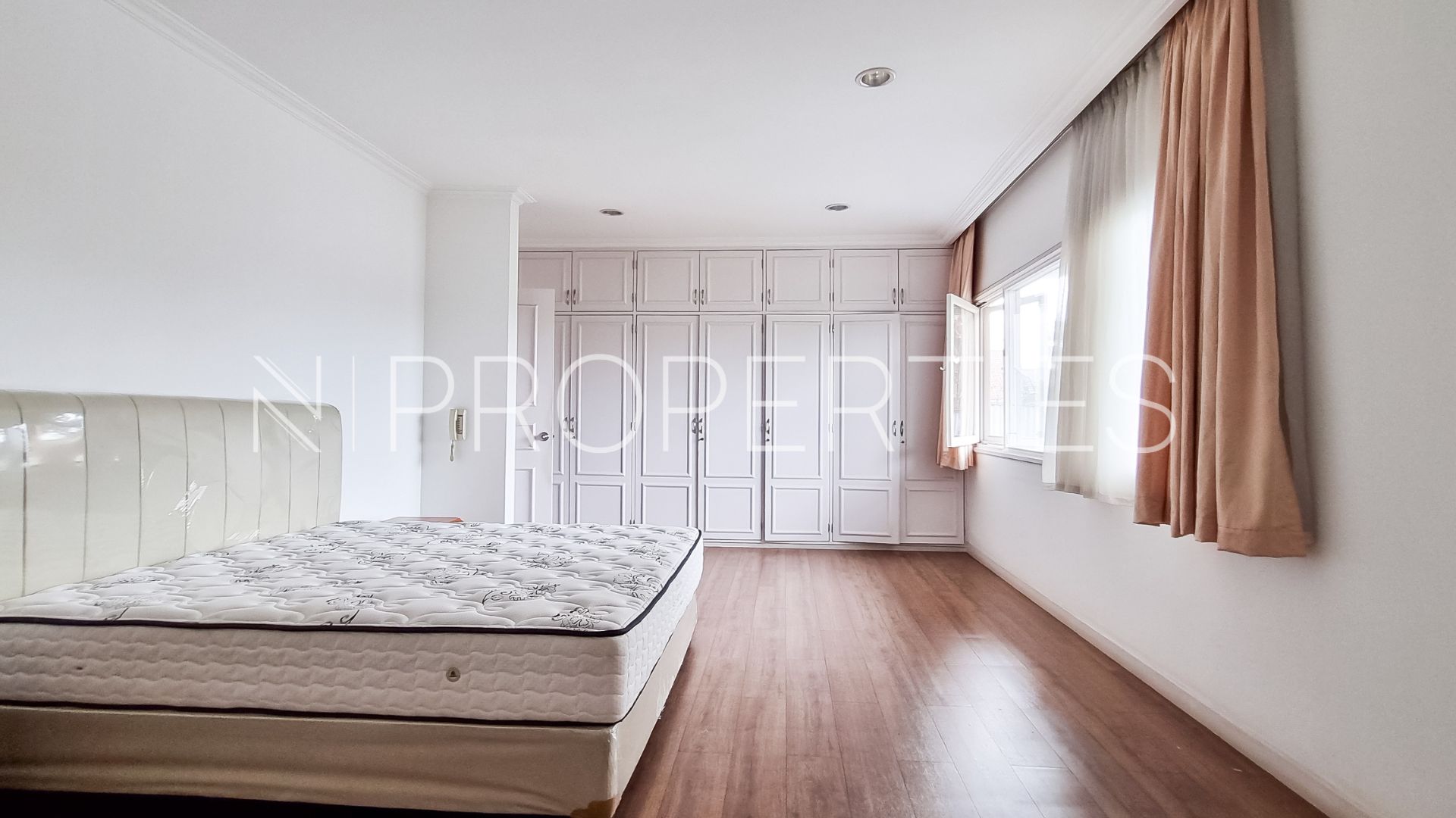 Strategic Location 4BR Family House at Cipete