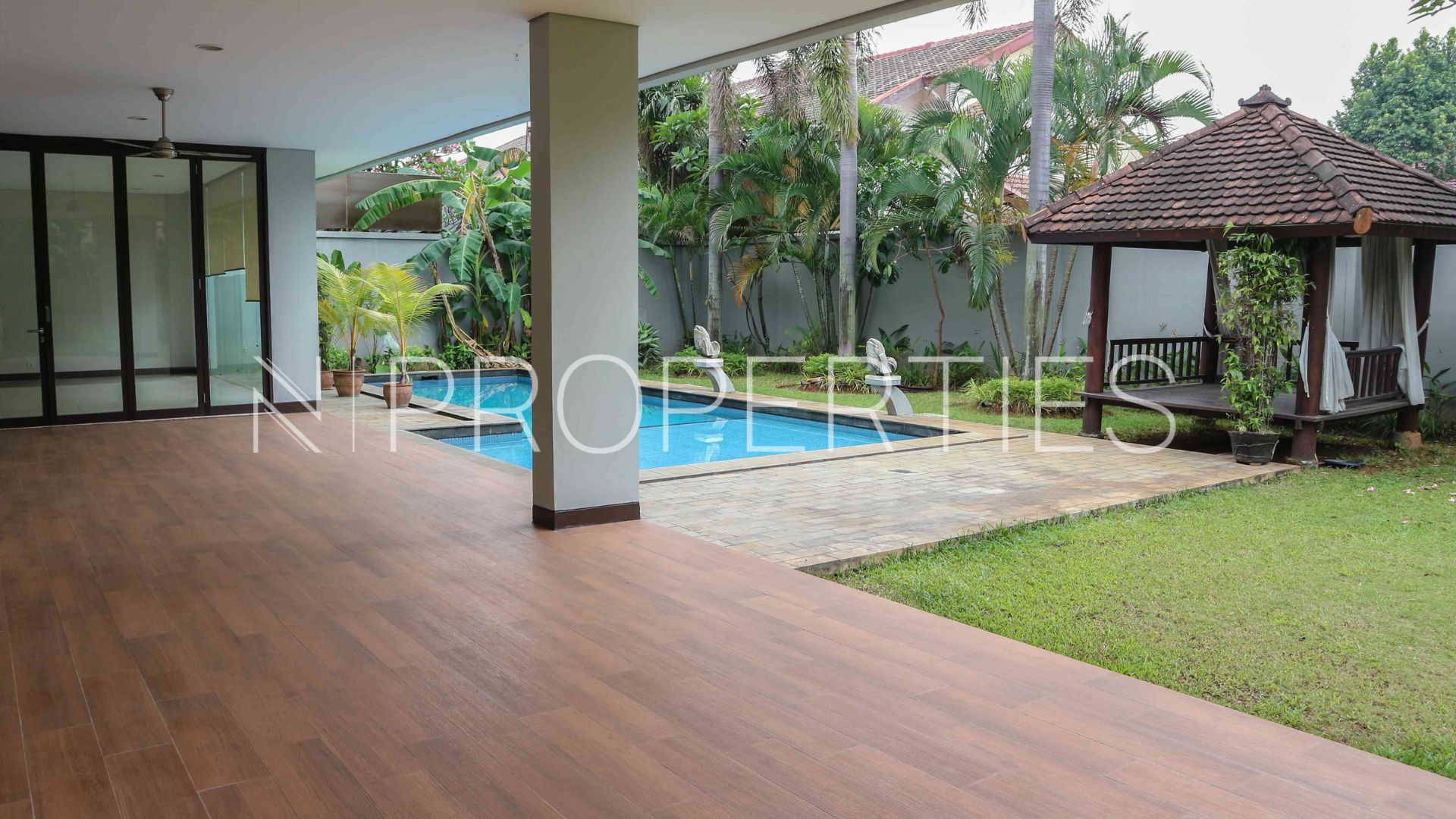 Cipete – Large-Scale 5BR House