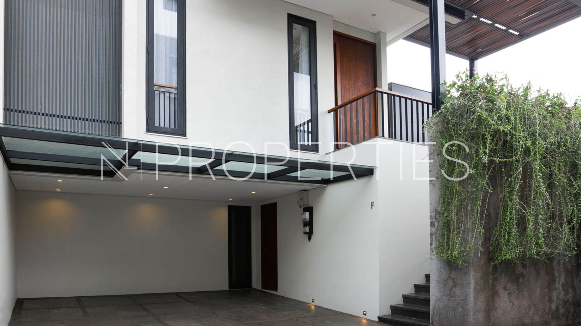 Well-Balanced 3BR House at Cilandak
