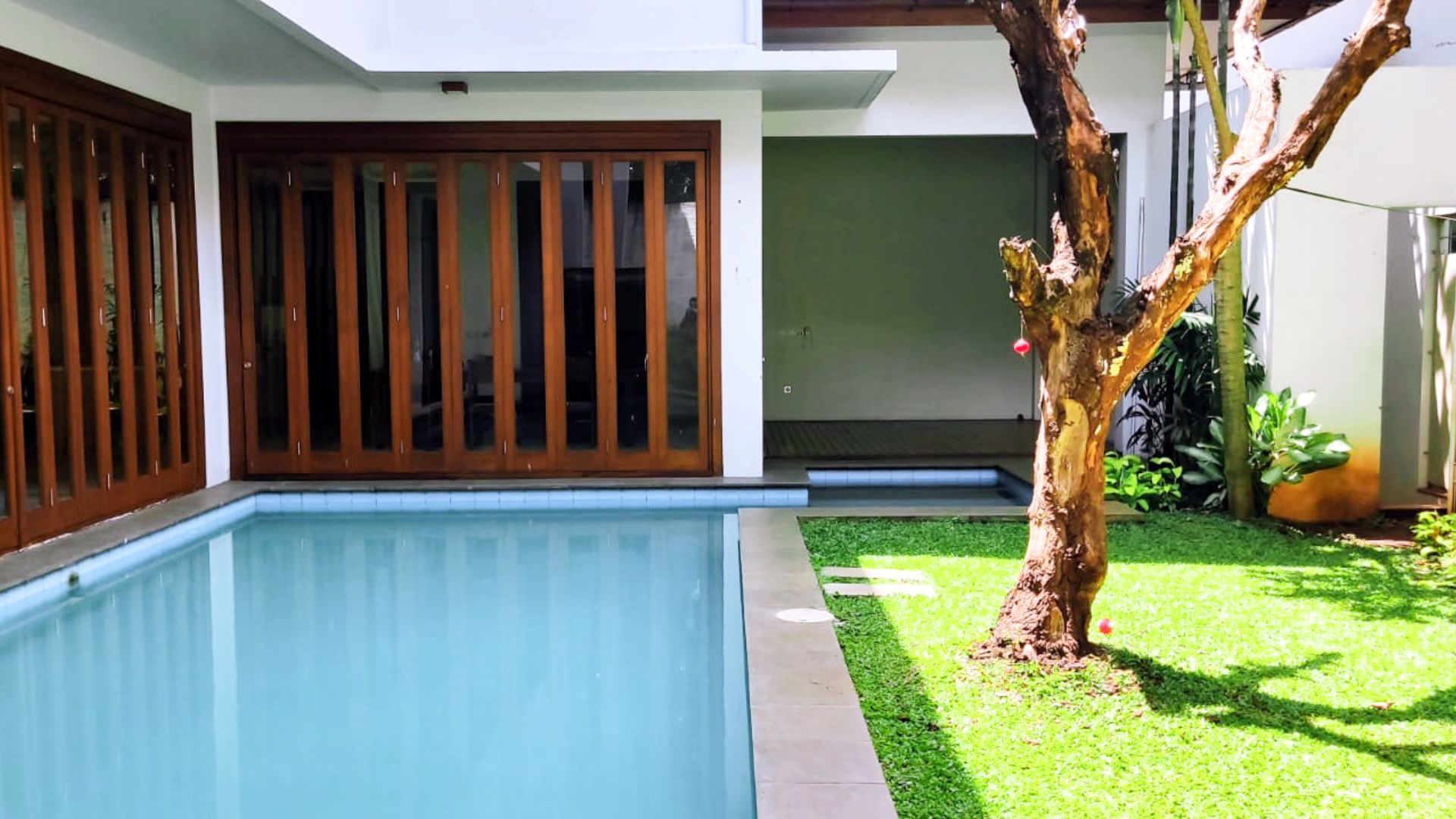Benda Dalam 69 Kav S – Swimmingpool 3 Cilandak – Well-Balanced 4BR Home