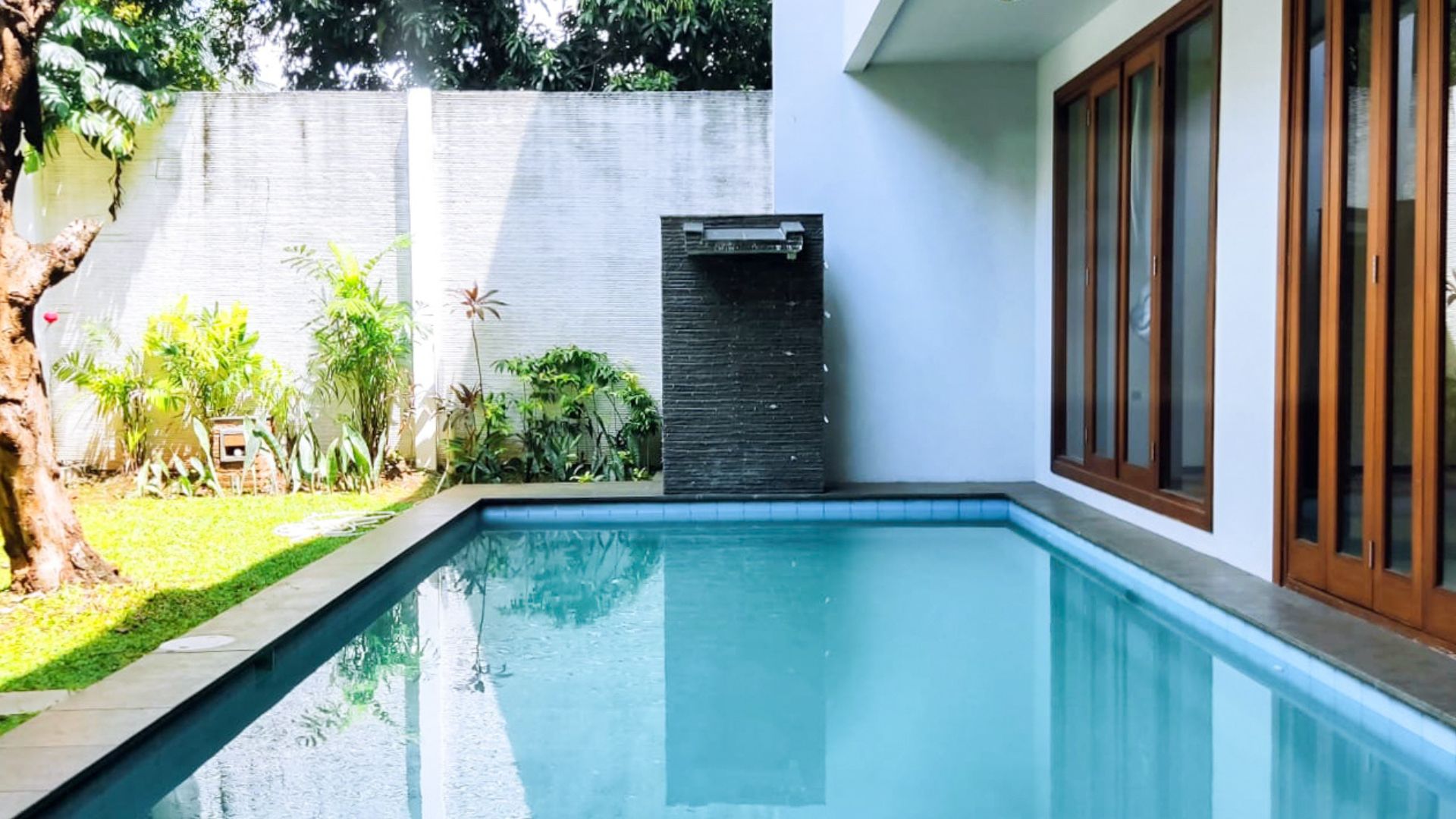Benda Dalam 69 Kav S – Swimmingpool Cilandak – Well-Balanced 4BR Home