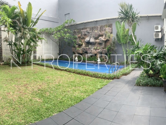 Benda Raya 8 Kav H - Backyard 1