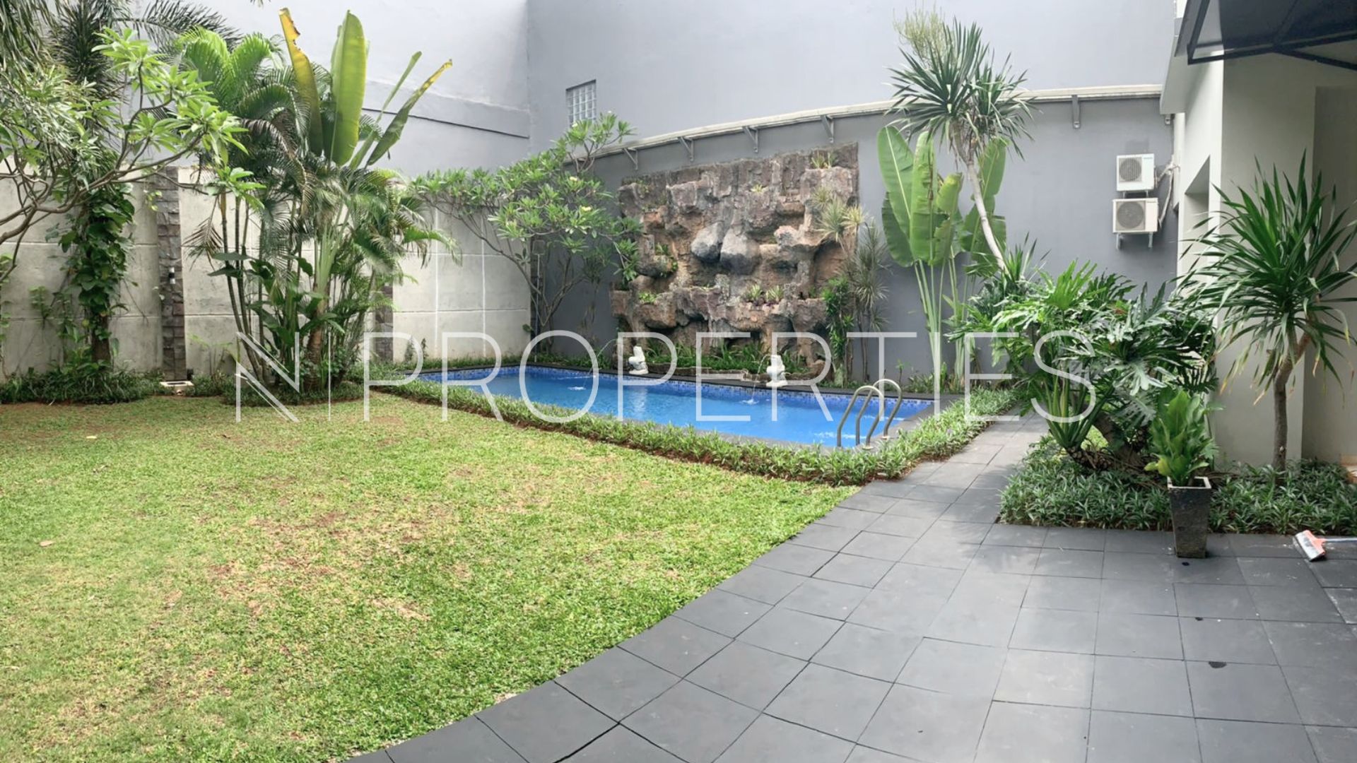 Benda Raya 8 Kav H - Backyard 1