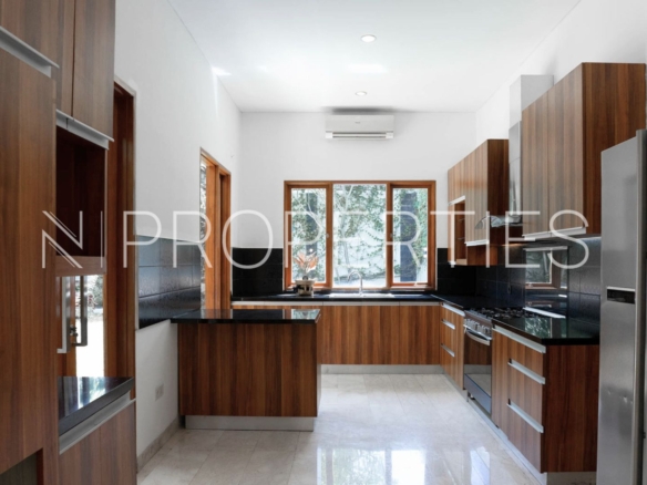 Benda Raya Gg H.Sainin 39 Kav H - KItchen Area