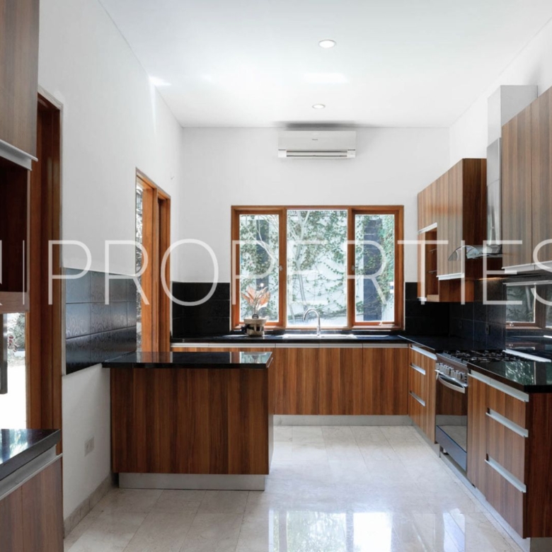 Benda Raya Gg H.Sainin 39 Kav H - KItchen Area