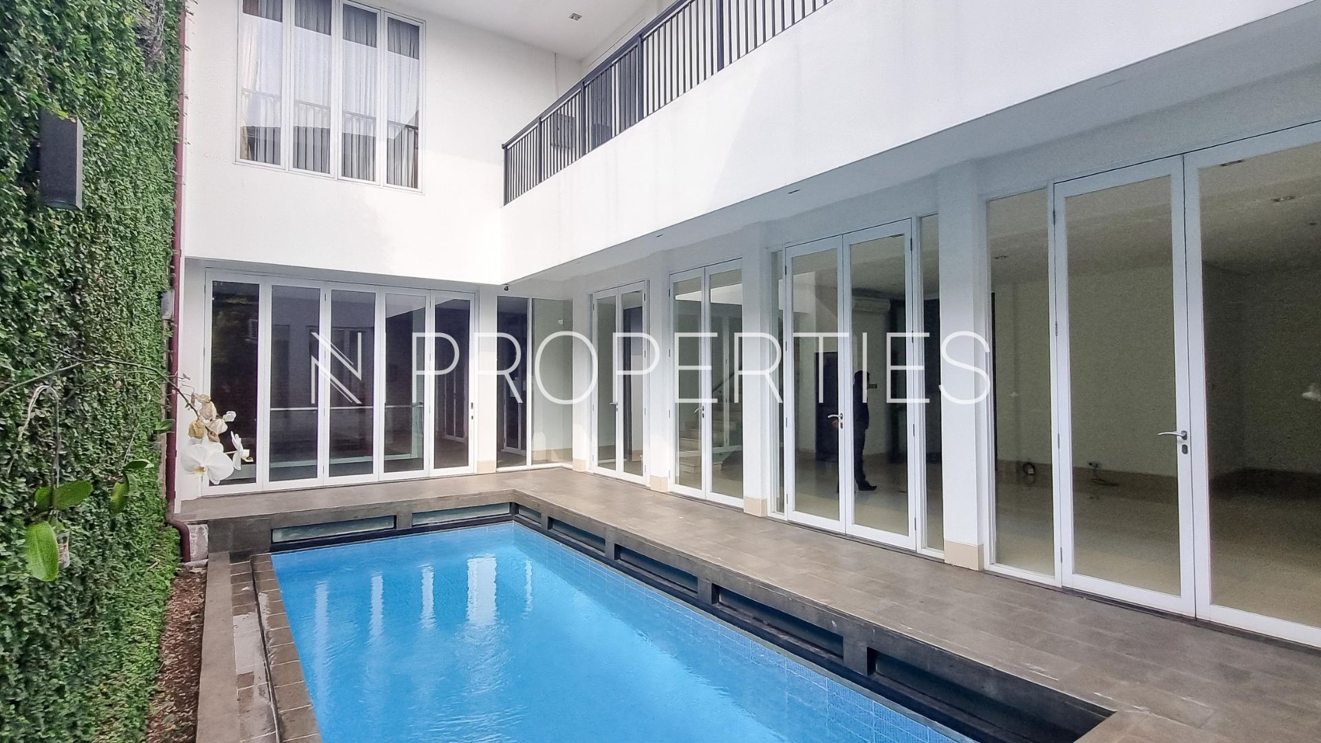 Super Luxury 4BR House at Pondok Indah