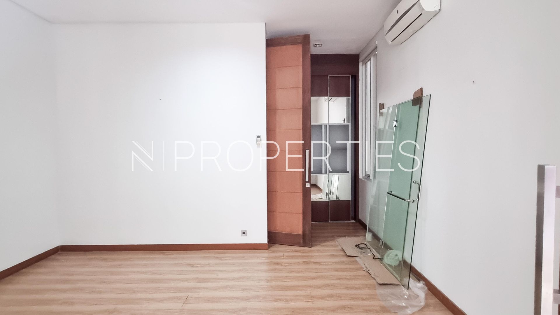 Super Luxury 4BR House at Pondok Indah
